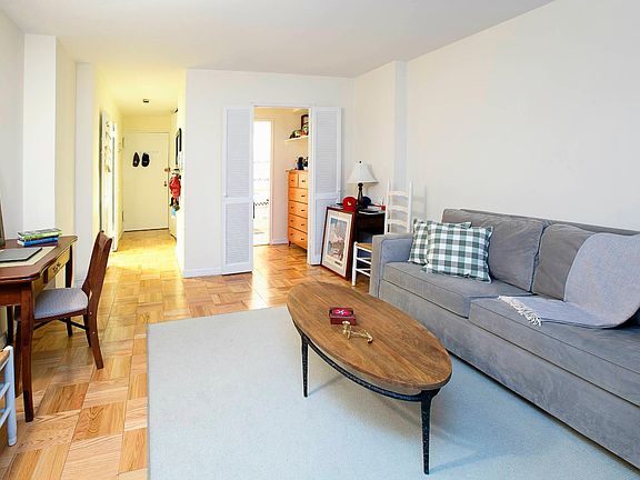 4th image of 130 E 18th St Lbby 2