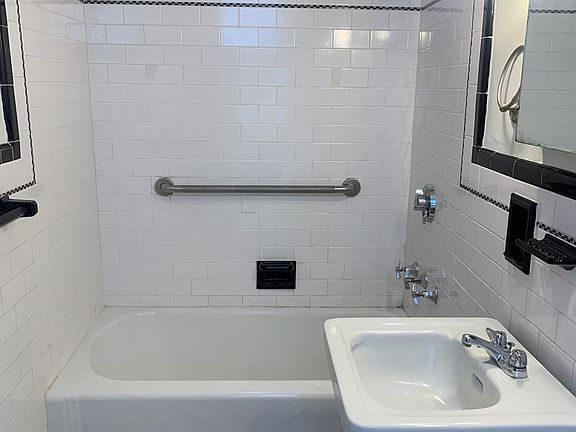 2nd image of 150 Norwood Ave Floor 1