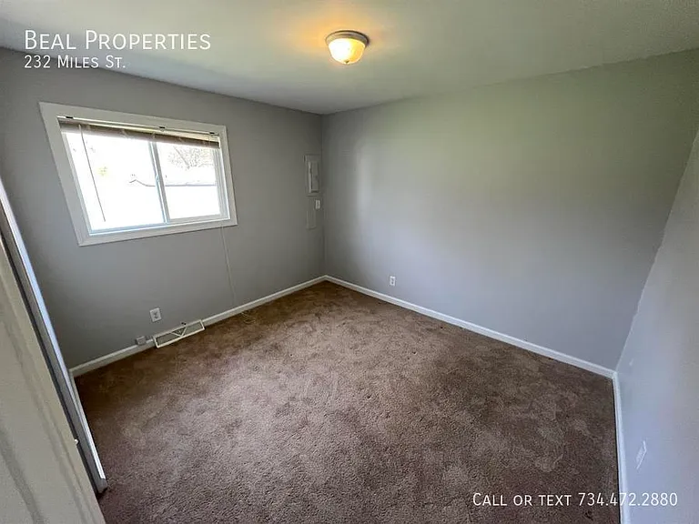 232 Miles St — Photo 10