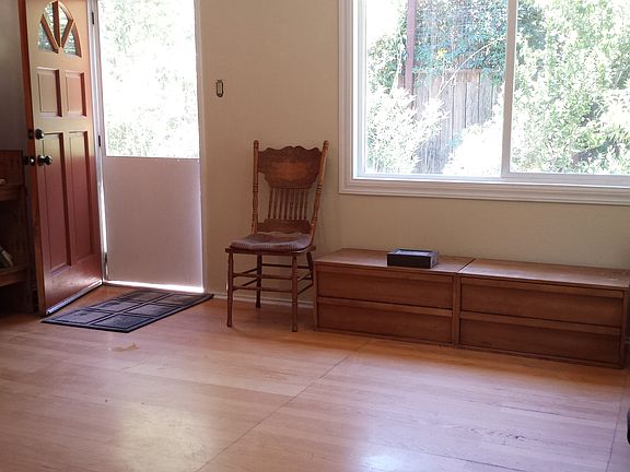 4th image of 213 Farrell Dr