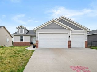 1060 Juniper Dr, Carlisle, IA 50047