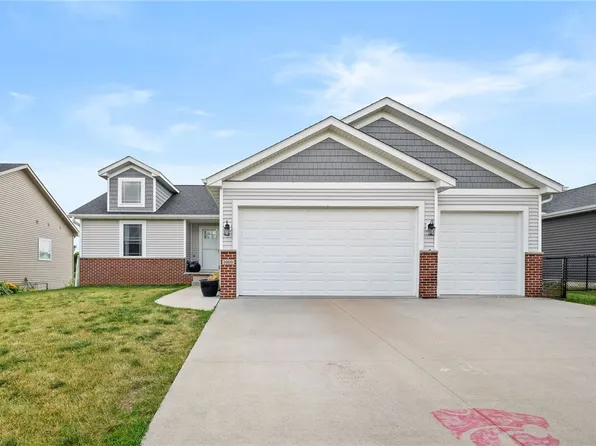 1060 Juniper Dr, Carlisle, IA 50047