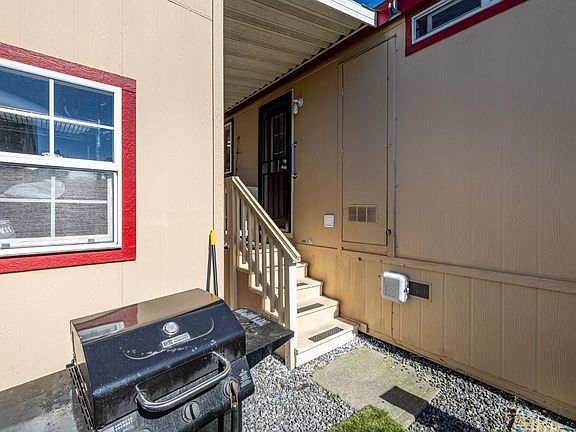 4th image of 75 Bluejay Drive