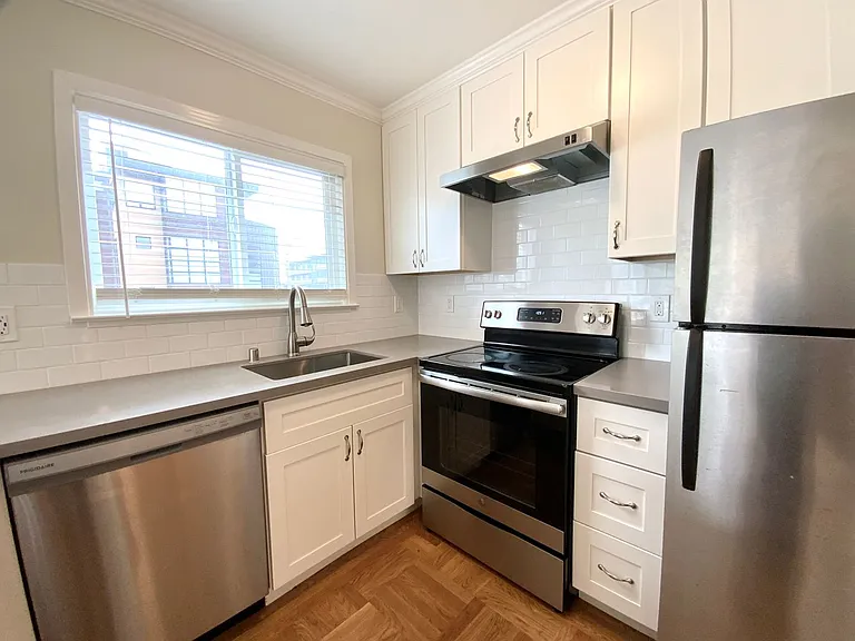 1175 Clayton St — Photo 15