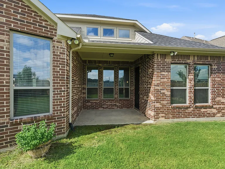 7452 Reverchon Dr — Photo 34