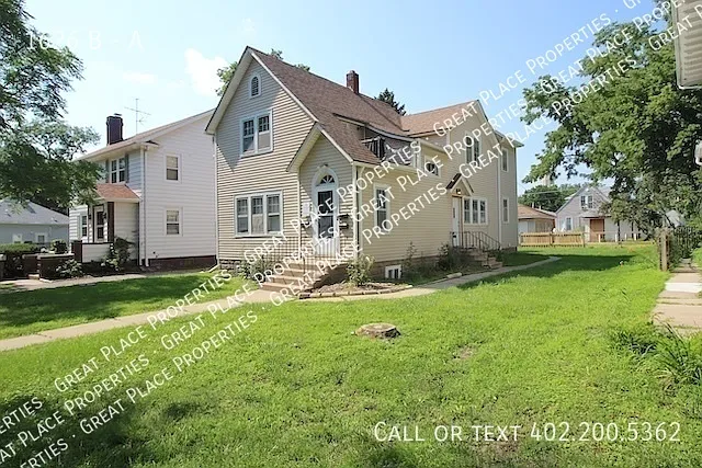 2 bed, $899 — Photo 1
