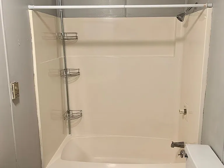 220 W Cherry St — Photo 6