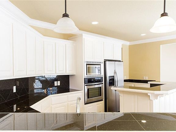 5th image of 4241 E Oakmont Dr