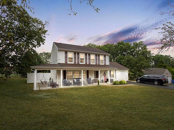 4th image of 878 Jamesport Dr