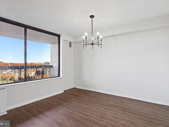4th image of 3701 S George Mason Dr Unit 712N