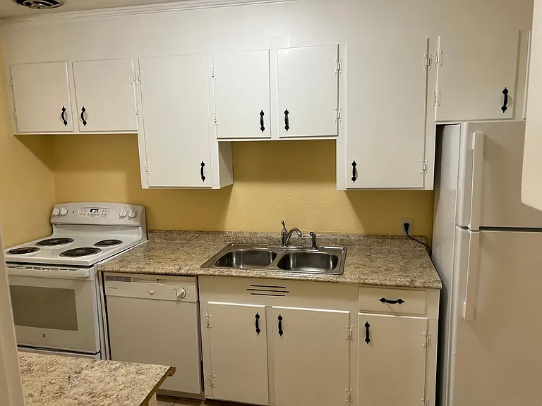 1126 McKinley Ave — Photo 7