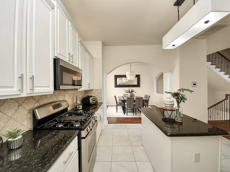 3507 Jackson St — Photo 12