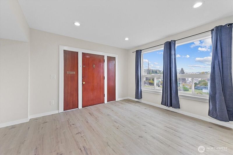 5th image of 2202 20th Avenue S