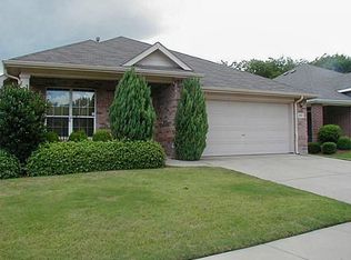 819 Ridge Point Dr, Grand Prairie, TX 75052