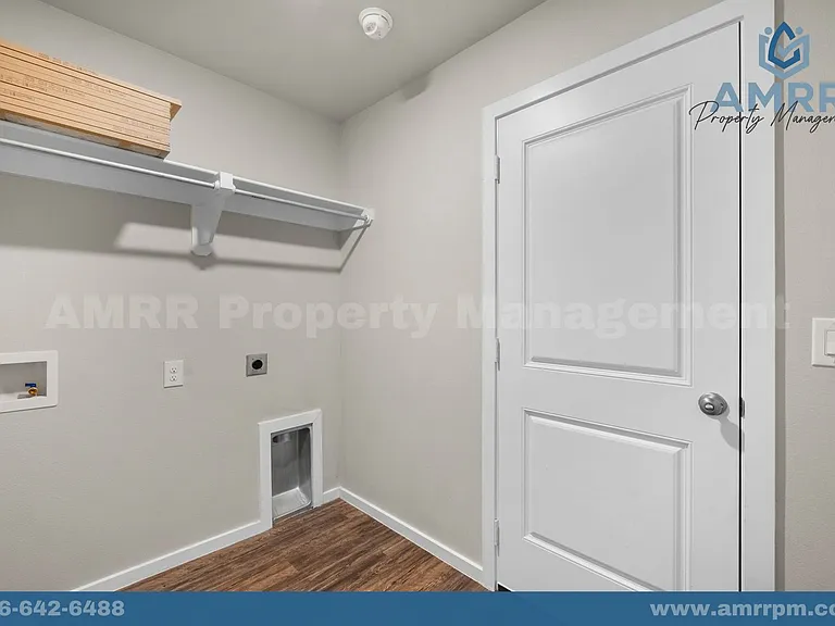 2037 Kenwood Ave — Photo 23