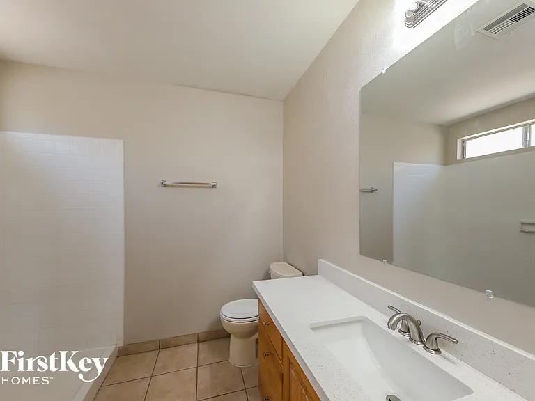 19002 N 45th Cir — Photo 13