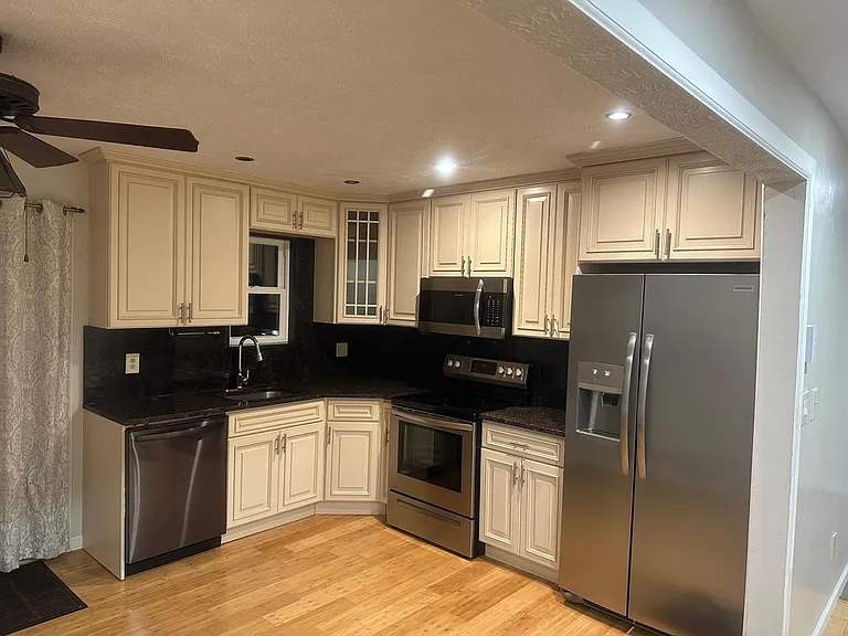 8907 Groundhog Way — Photo 3