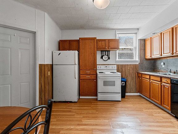 3rd image of 323 5th St