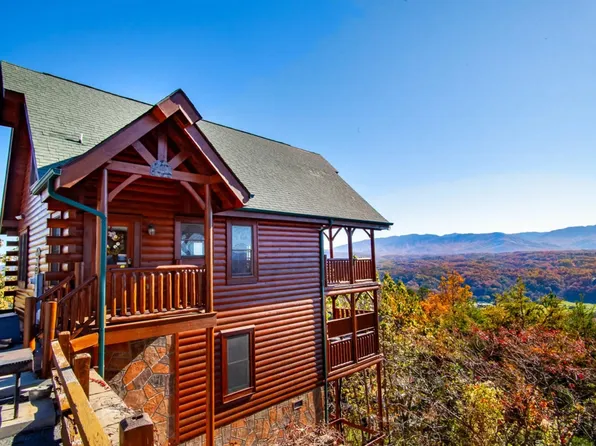 2220 Towering Hemlock Dr, Sevierville, TN 37876