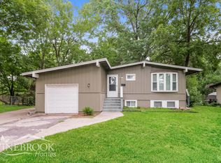 6213 N Howard Ave, Gladstone, MO 64118