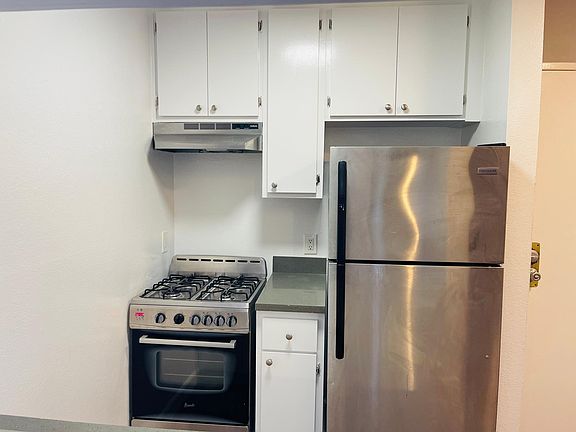 3rd image of 7044 Hawthorn Ave Unit 106