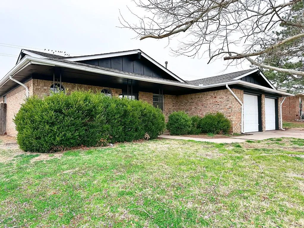 5314 NW Rotherwood Dr — Photo 3