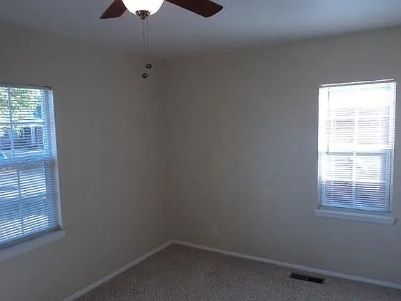 3rd image of 1128 SW 52nd St