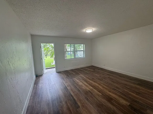 1821 Thomas St #2 — Photo 6