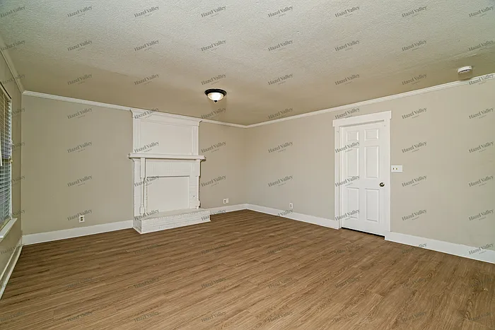 3 bed, 2.5 bath, 2570 sqft, $2,295 — Photo 4