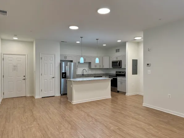 105 Charles St, La Plata, MD 20646