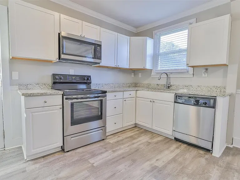 305 Virginia St — Photo 12