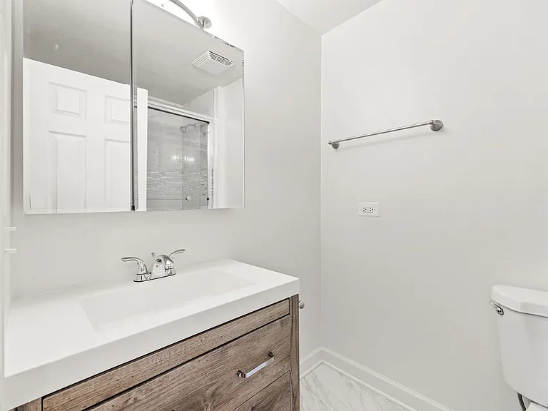 Emerald Court Apartments — Photo 5