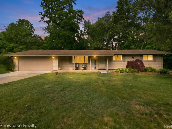 1659 Lockwood Dr, Highland, MI 48356
