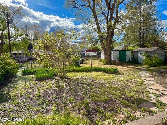 3rd image of 2915 N Alta Vista Dr