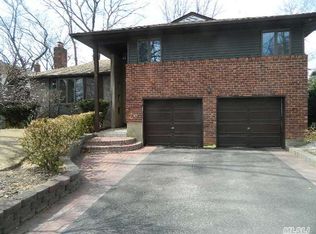 18 Cedar St, Syosset, NY 11791