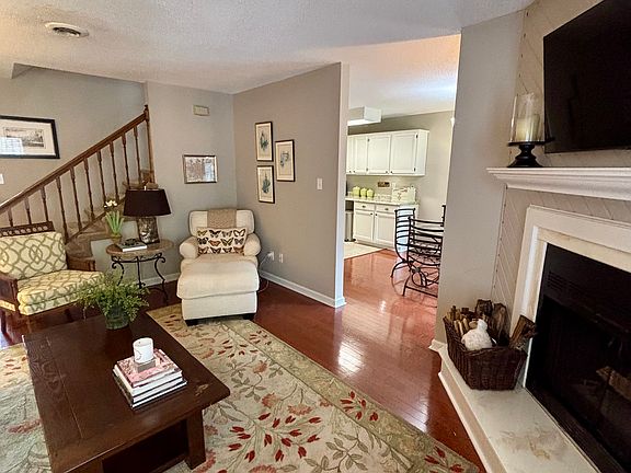 3rd image of 7807 Village Dr