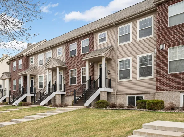 1981 Clover Ridge Dr, Chaska, MN 55318