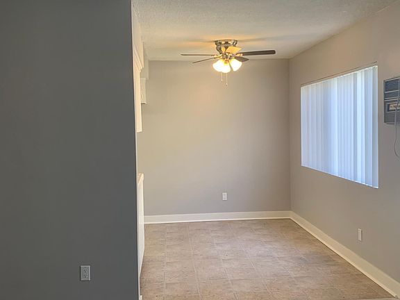 3rd image of 6440 Woodley Ave #1