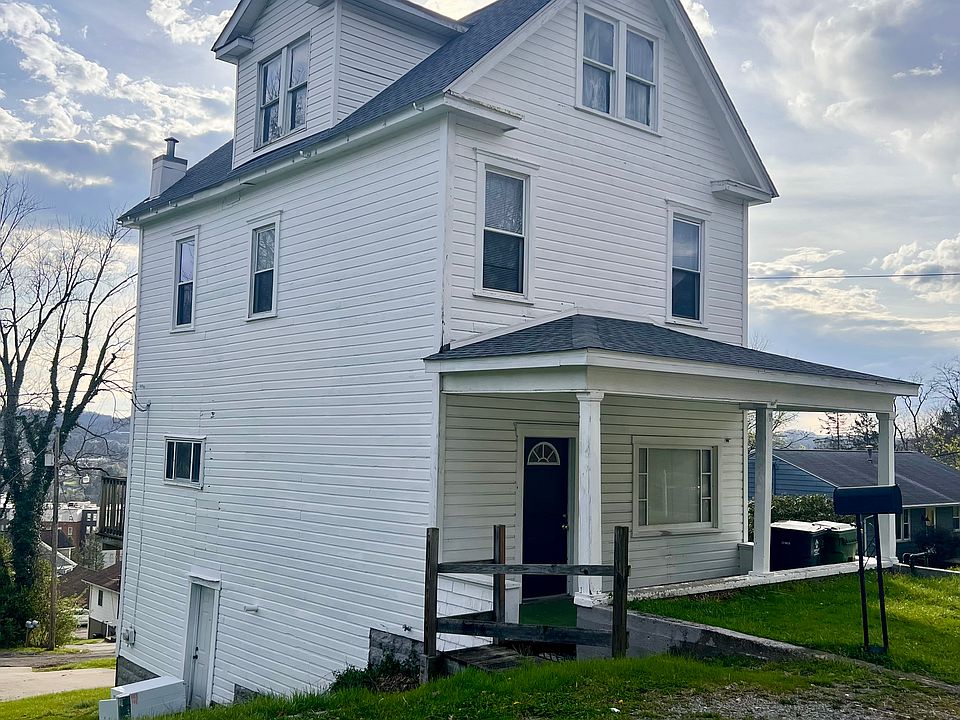 Exterior of home, on-street (neighborhood permit) & off-street parking