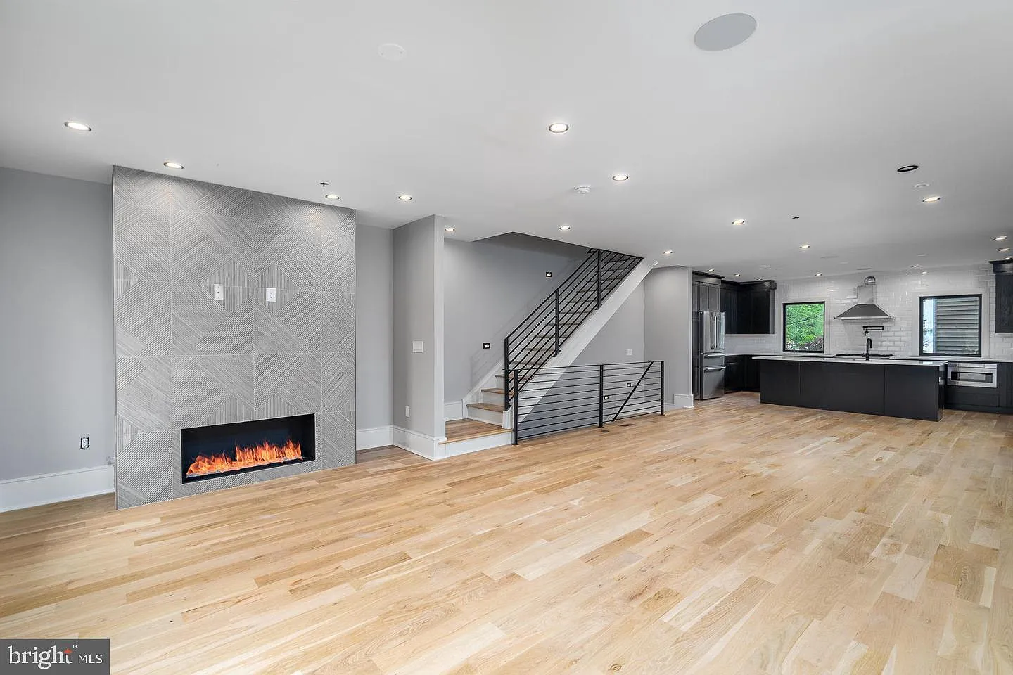 909 Emily St photo 1