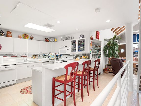 5th image of 429 Padre Blvd #19