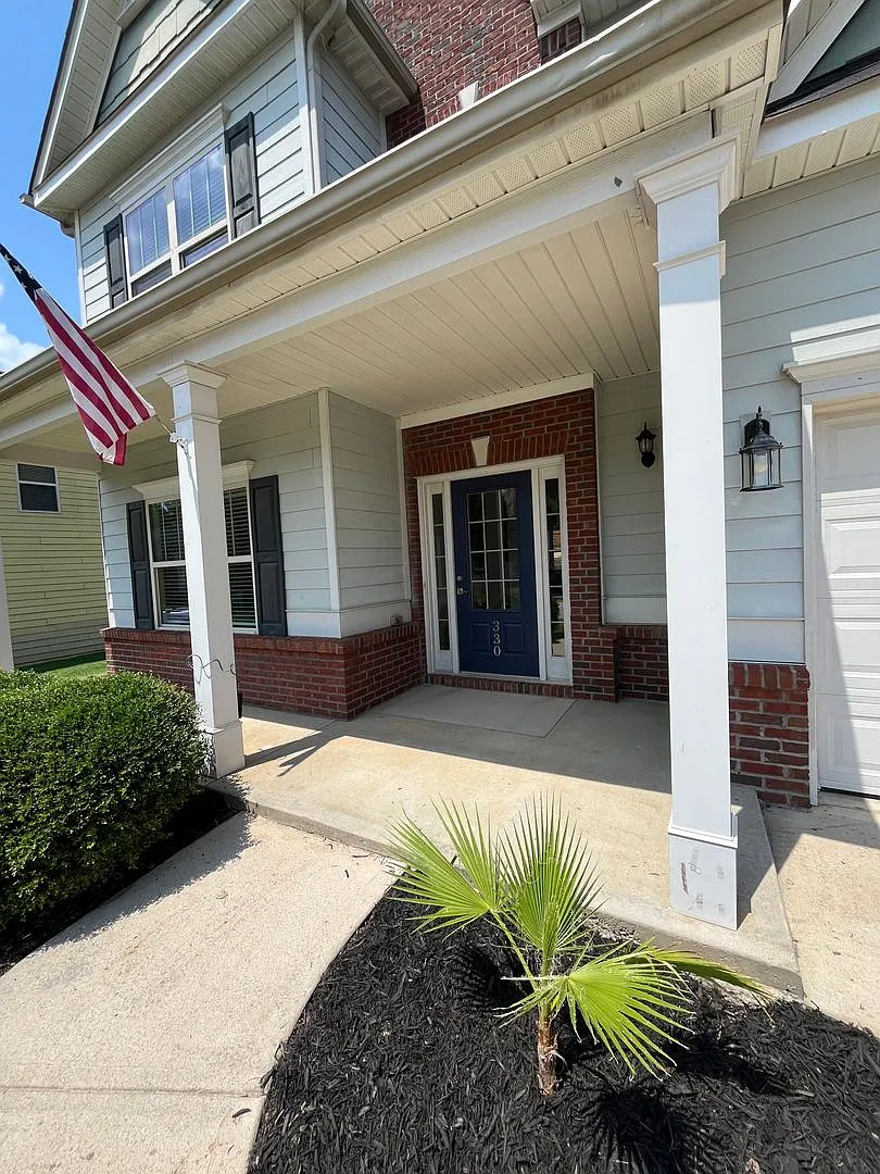 Don't miss this Gorgeous 4 BR Home in the heart of Simpsonville! Fenced Backyard with Lawn Mainte... — Photo 2