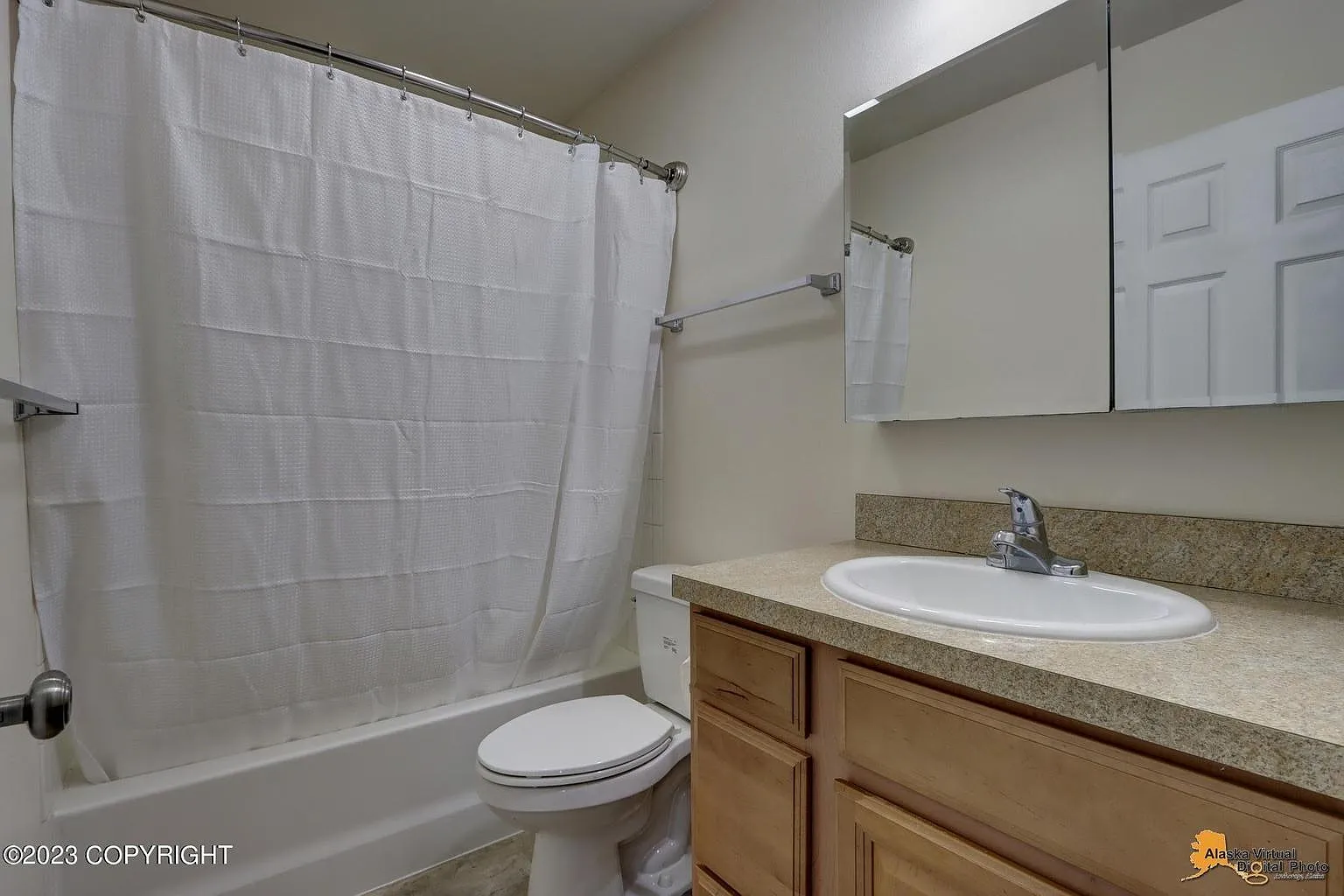 2 bed, 1.5 bath, 1000 sqft, $1,650 — Photo 2