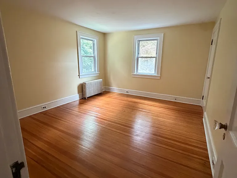159 Barry Ave — Photo 9