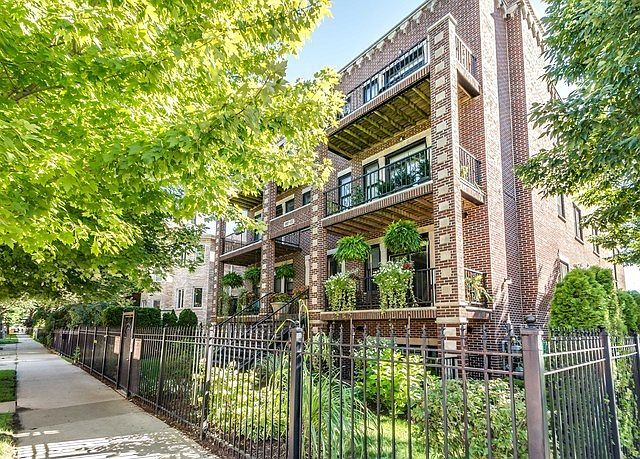 1st image of 4901 N Winthrop Ave APT 1S