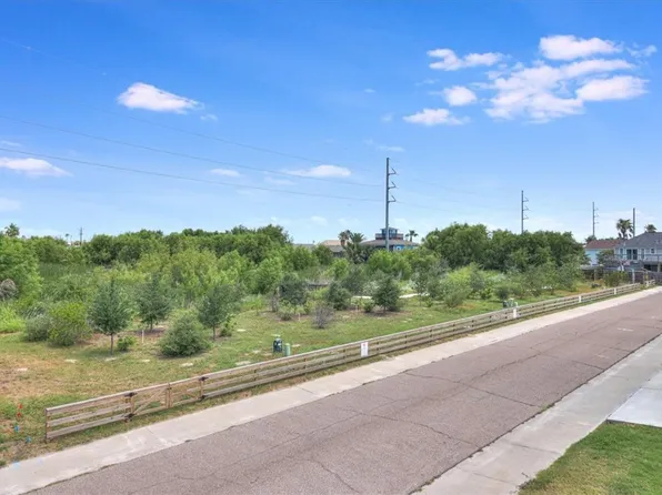 218 Port Arthur St, Port Aransas, TX 78373