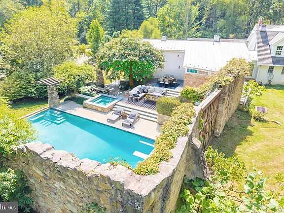 5th image of 580 Reeds Rd