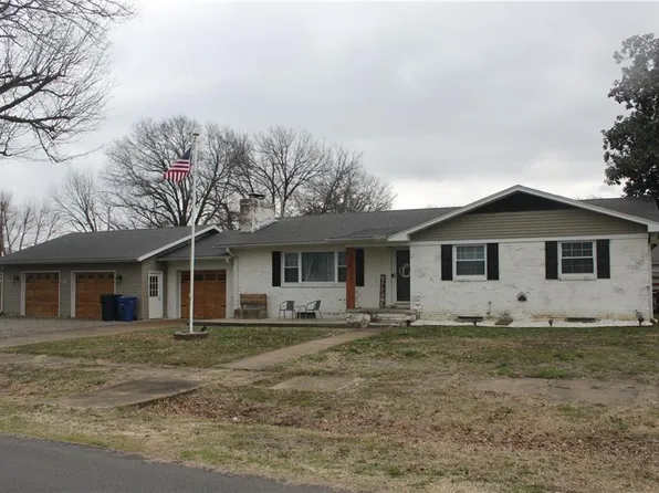 104 N Cherokee St, Frontenac, KS 66763