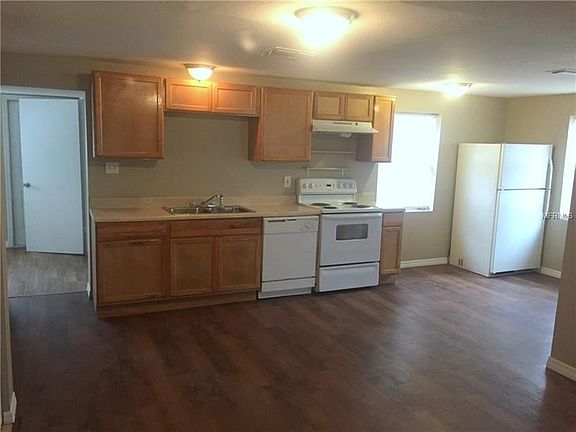 4th image of 7219 Delano Ave