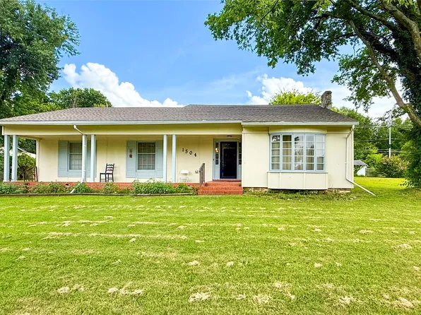 1504 E 7th St, Okmulgee, OK 74447